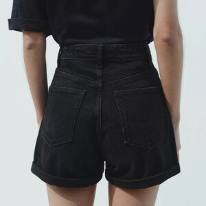 ZARA High Waisted Mom Fit Denim Shorts Black US 4 NWT